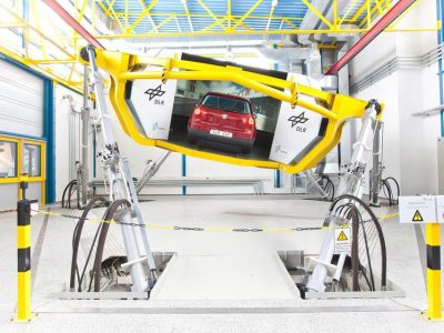 Massive industrial hexapod with COR above the user